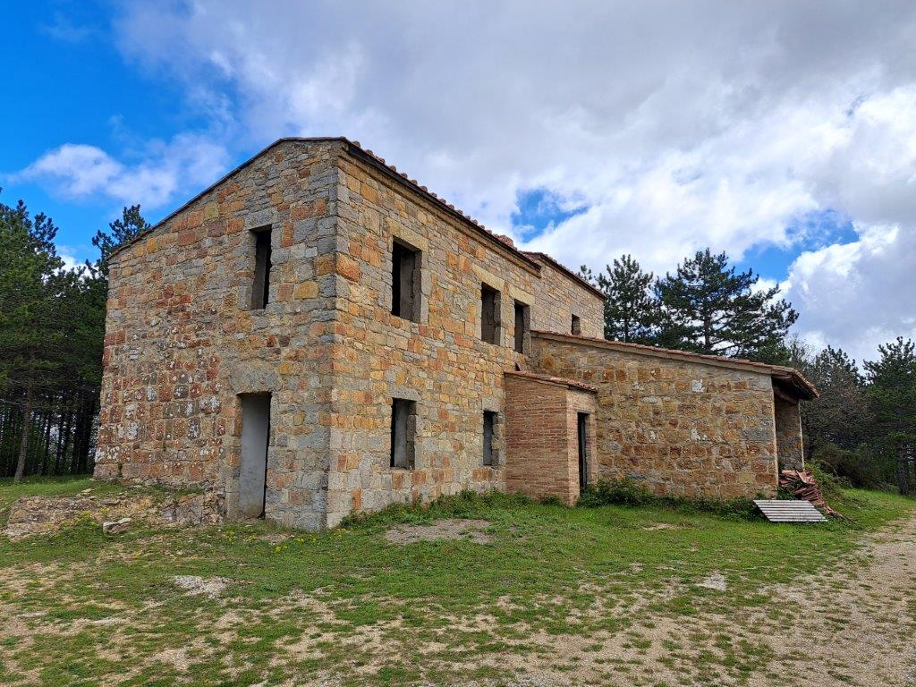 Casale in vendita in Radicondoli (Siena) con terreno