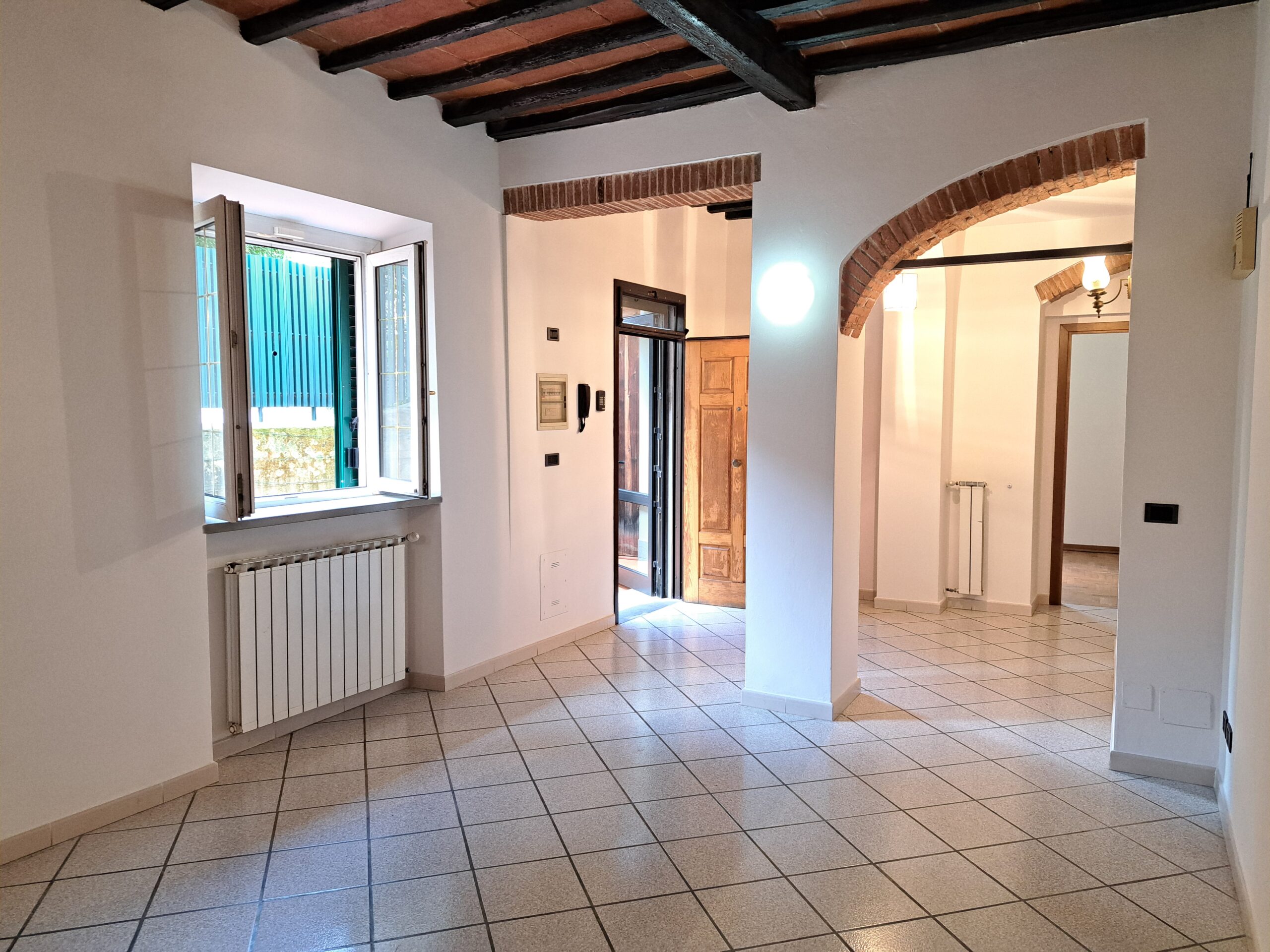 Careggi, appartamento 4 ampi vani con resede e terrazza abitabile